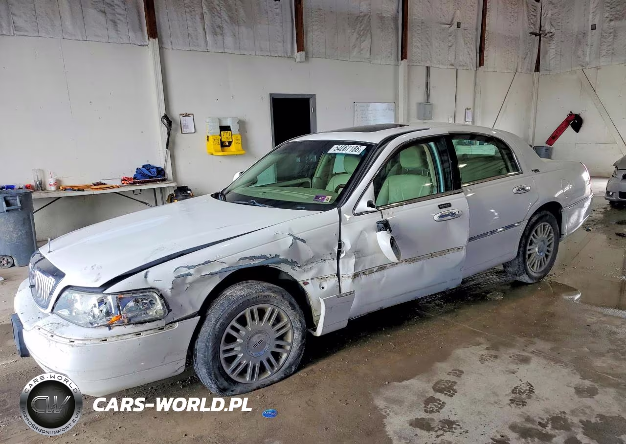 2006 Lincoln Town Car Signature Limited