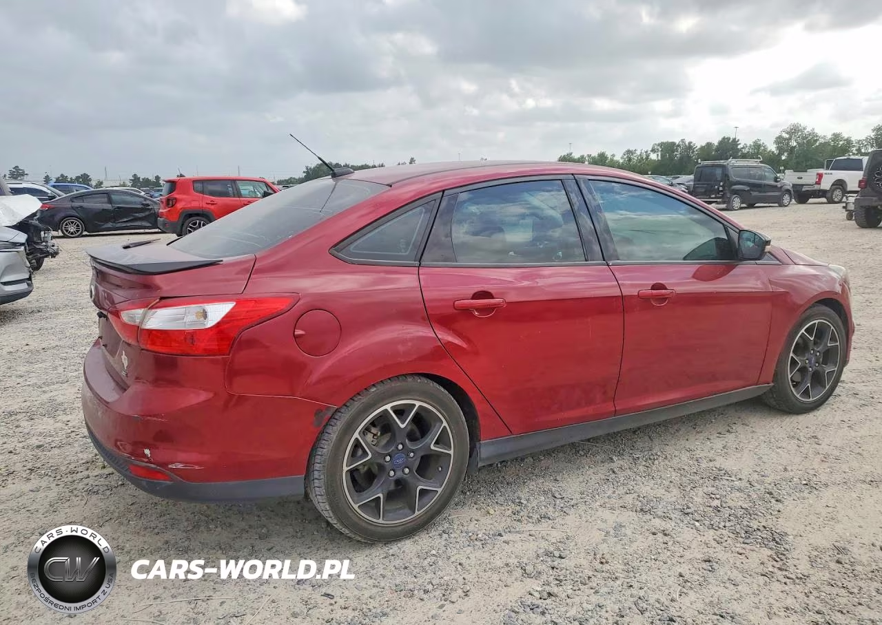 2014 Ford Focus Se VIN:1FADP3F2XEL348777 - 3