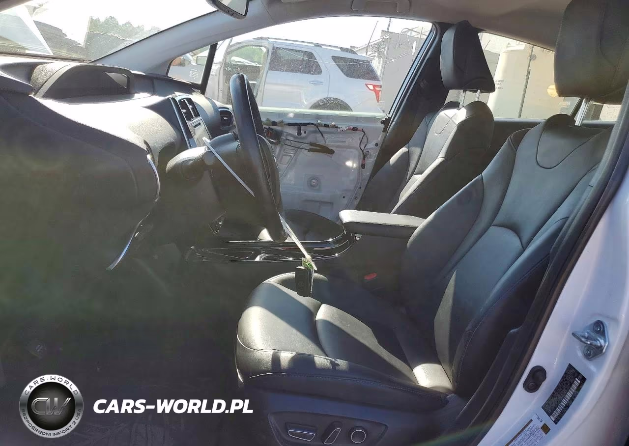 2017 Toyota Prius Four Touring VIN:JTDKARFU5H3041643 - 7