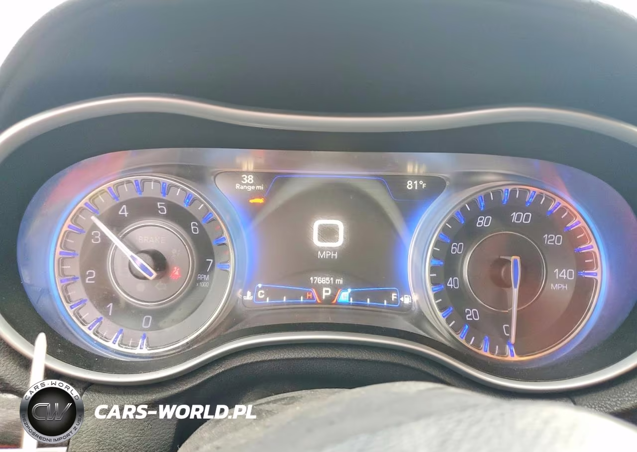 2015 Chrysler 300 Limited VIN:2C3CCAAG4FH779501 - 9
