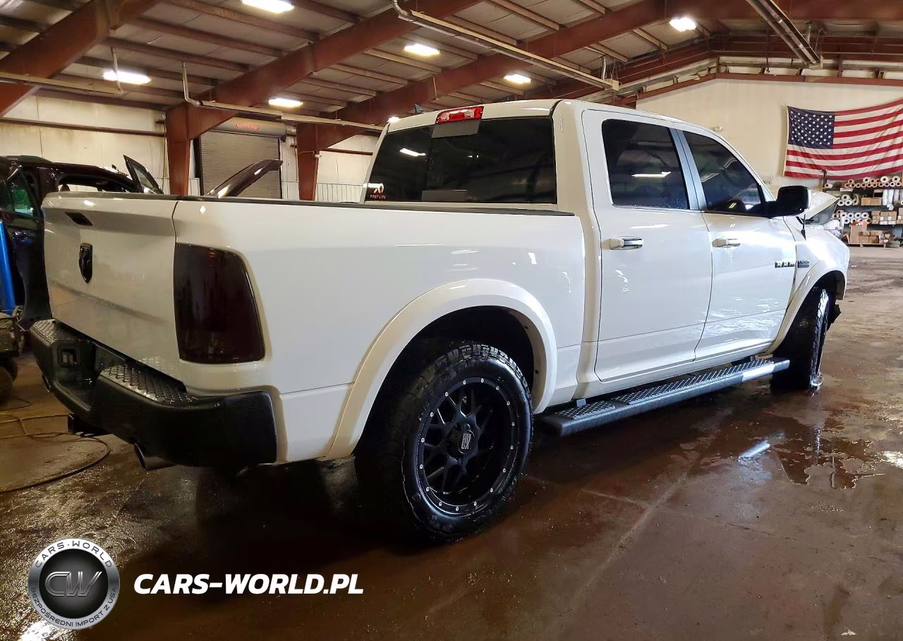 2017 Ram 1500 Laramie VIN:1C6RR7NT5HS656811 - 3