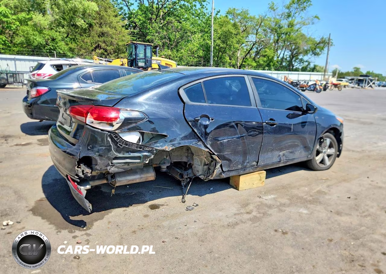 2018 Kia Forte S VIN:3KPFL4A76JE186768 - 3