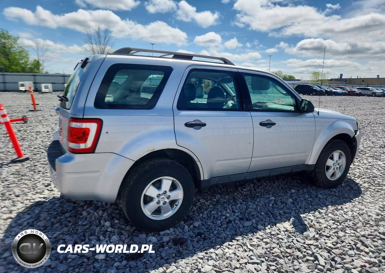 2011 Ford Escape Xls VIN:1FMCU0C72BKC40440 - 3