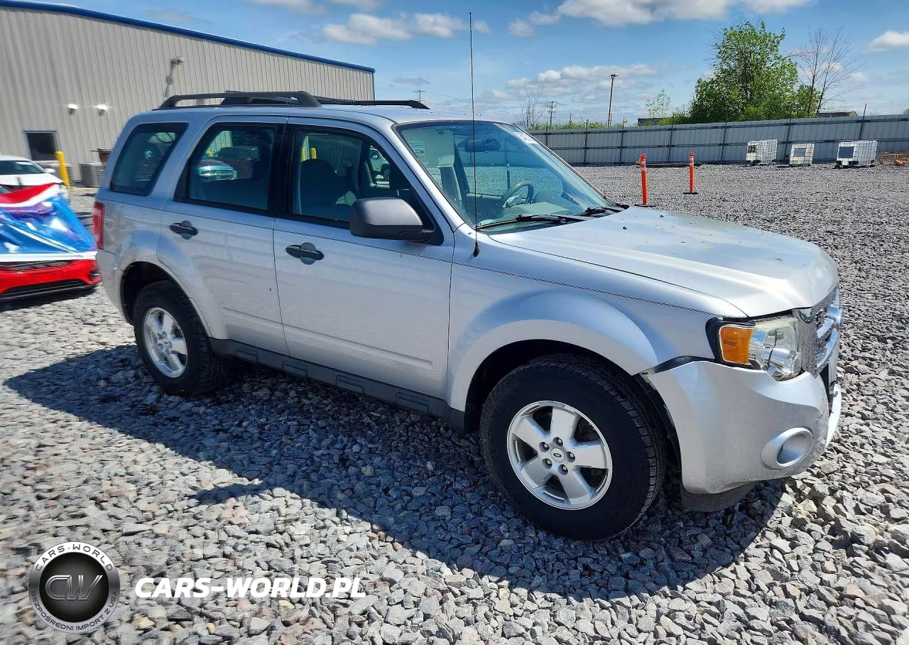 2011 Ford Escape Xls VIN:1FMCU0C72BKC40440 - 4