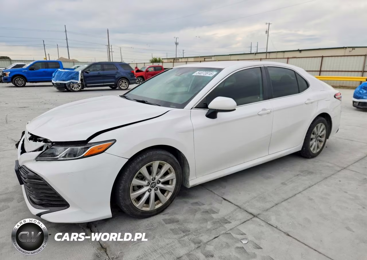 2019 Toyota Camry Le – zdjęcie 1 z 13