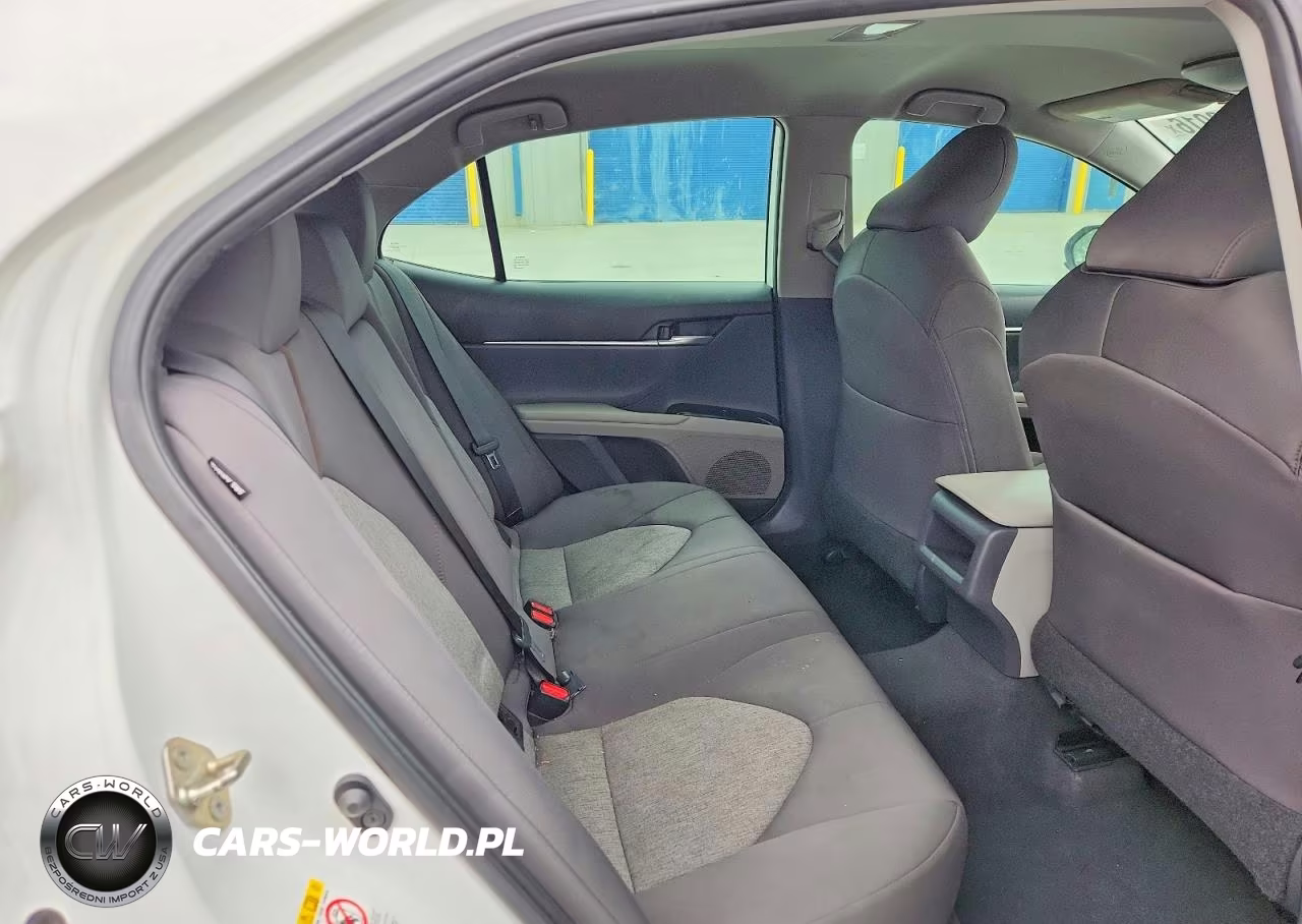 2019 Toyota Camry Le VIN:4T1B11HK7KU203279 - 10