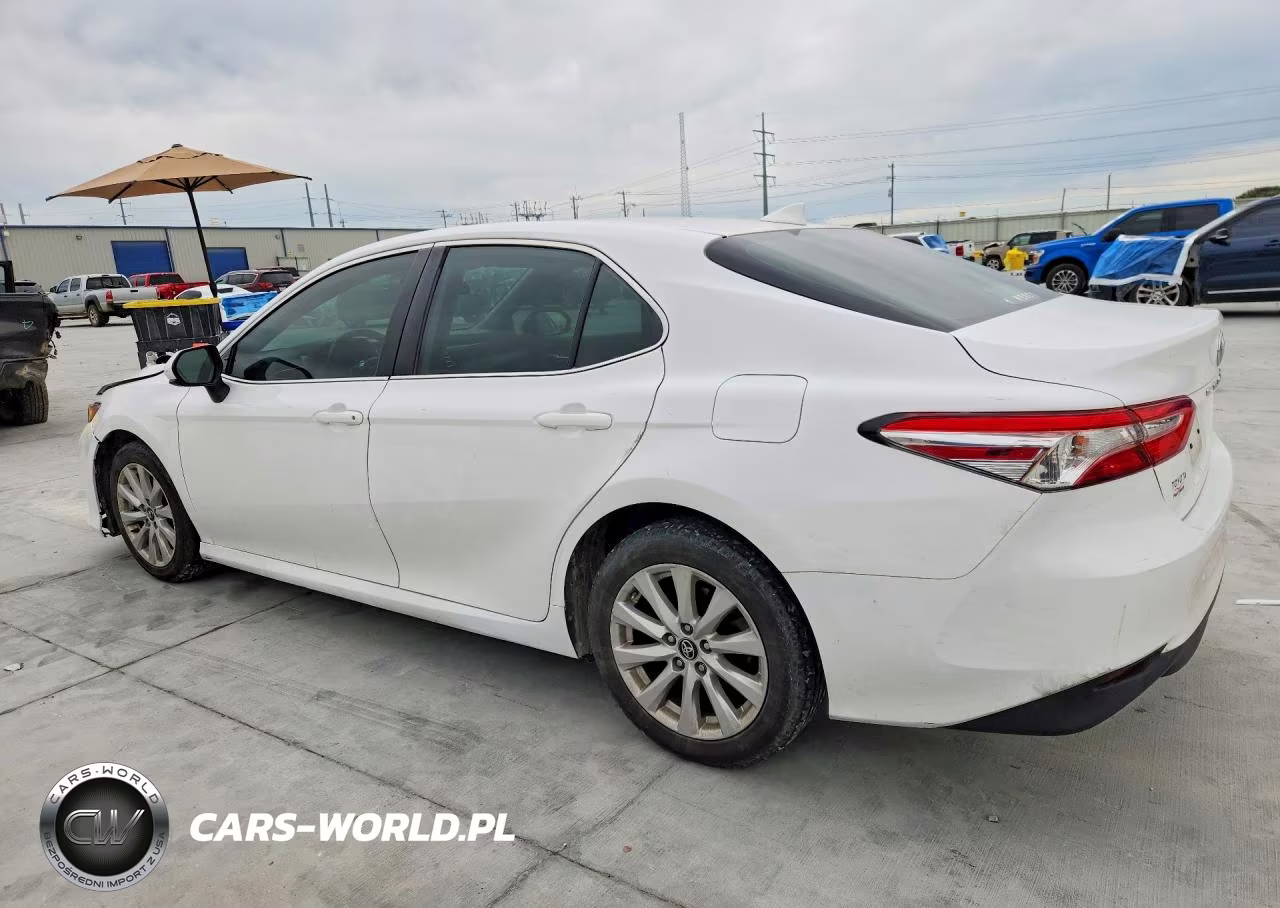 2019 Toyota Camry Le VIN:4T1B11HK7KU203279 - 2