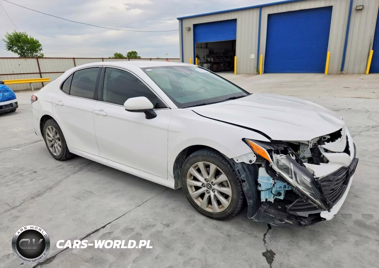 2019 Toyota Camry Le VIN:4T1B11HK7KU203279 - 4