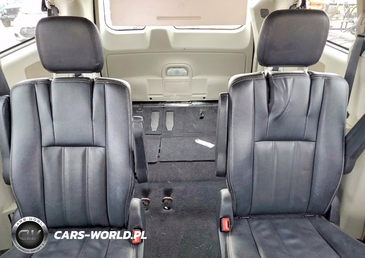 2016 Chrysler Town & Country Touring VIN:2C4RC1BG1GR187456 - 10