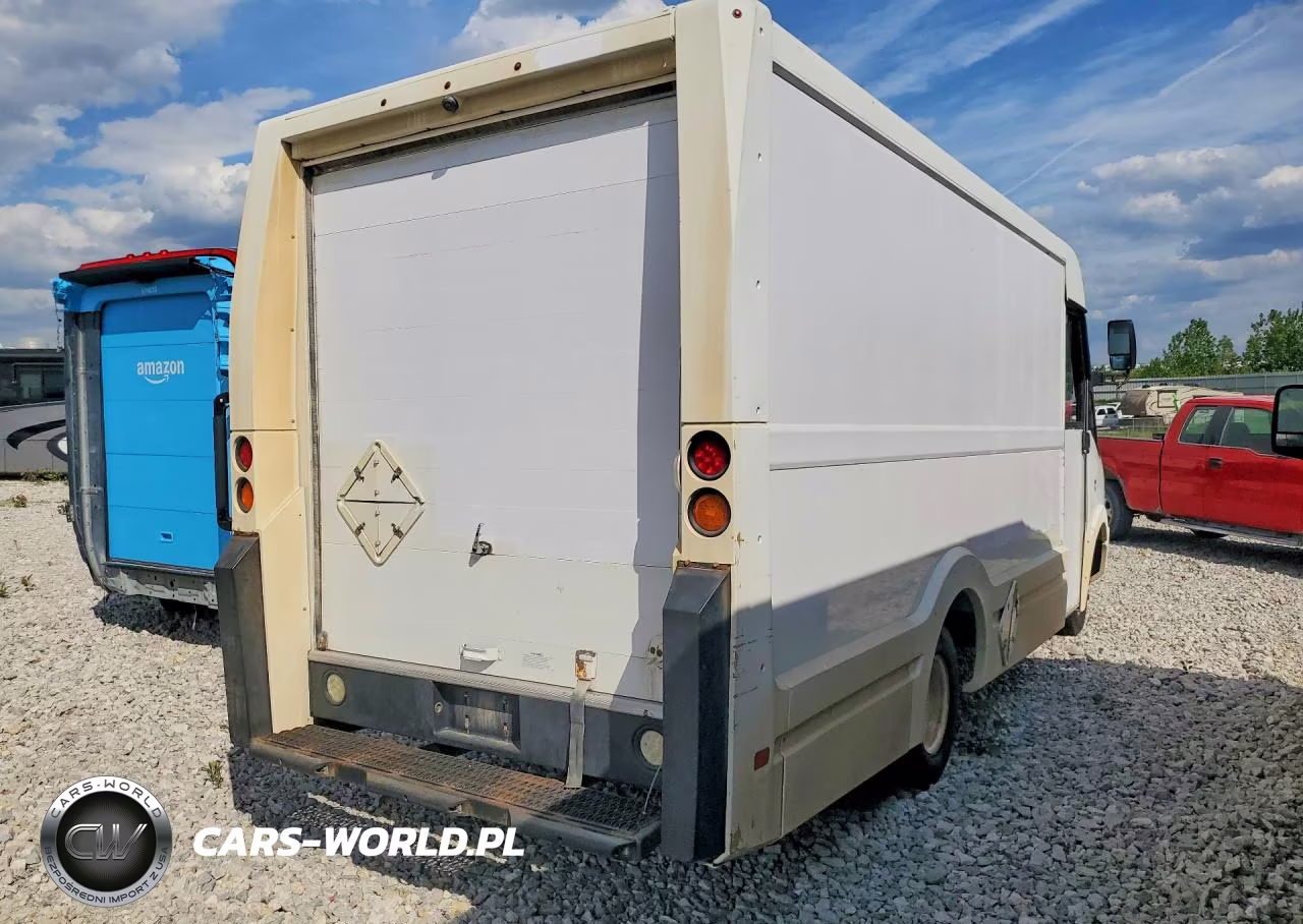 2017 Isuzu Reach Delivery Van VIN:JALB4T173H7W01009 - 3