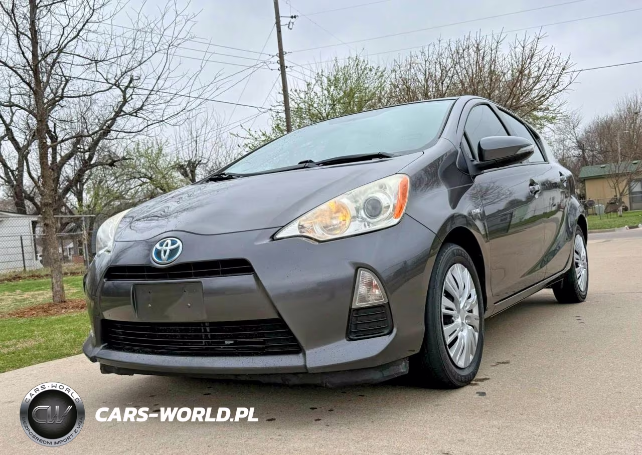 2014 Toyota Prius C Two VIN:JTDKDTB39E1572823 - 2