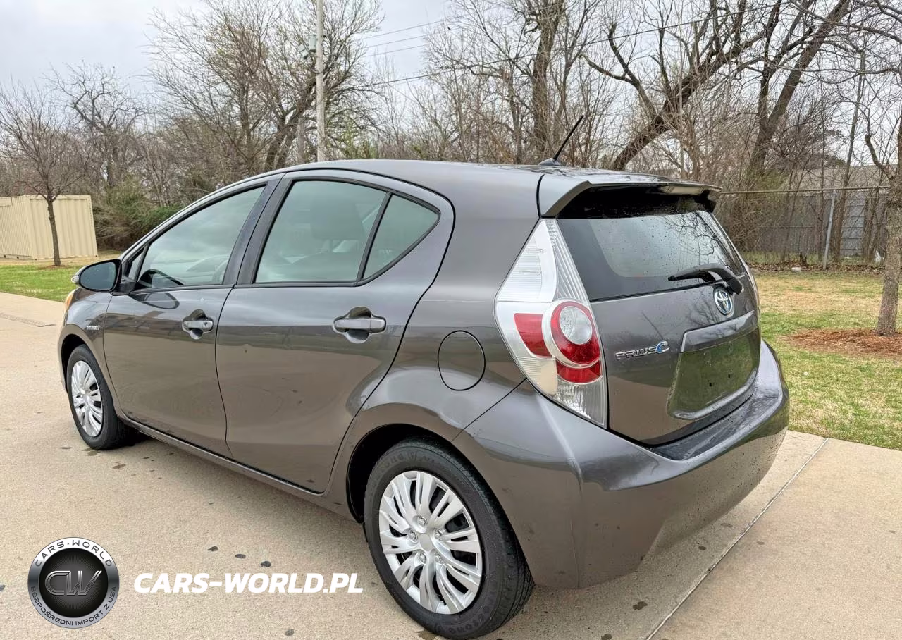 2014 Toyota Prius C Two VIN:JTDKDTB39E1572823 - 3