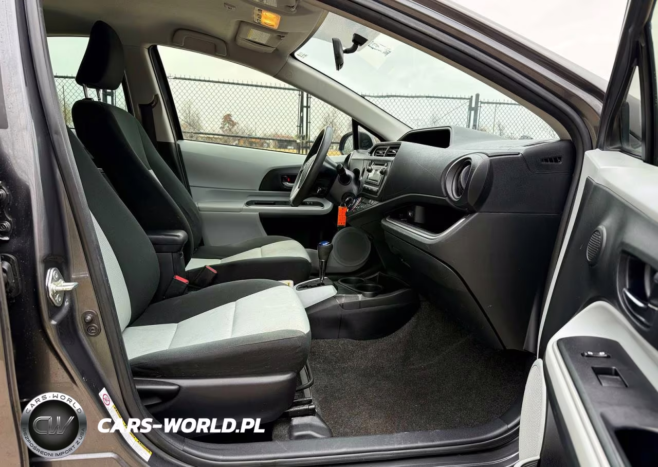 2014 Toyota Prius C Two VIN:JTDKDTB39E1572823 - 5