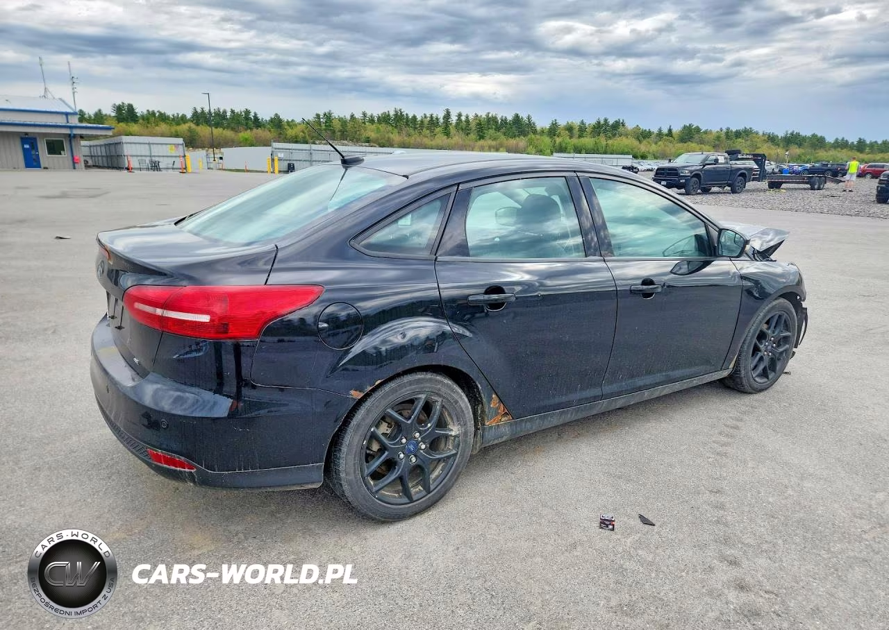 2016 Ford Focus Se VIN:1FADP3F28GL232111 - 3
