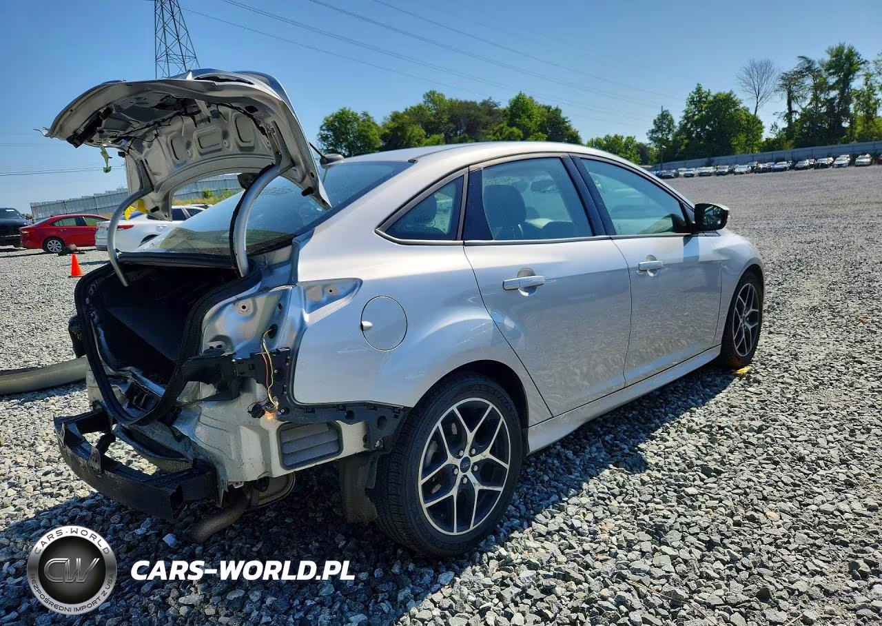 2015 Ford Focus Se VIN:1FADP3F26FL291690 - 3