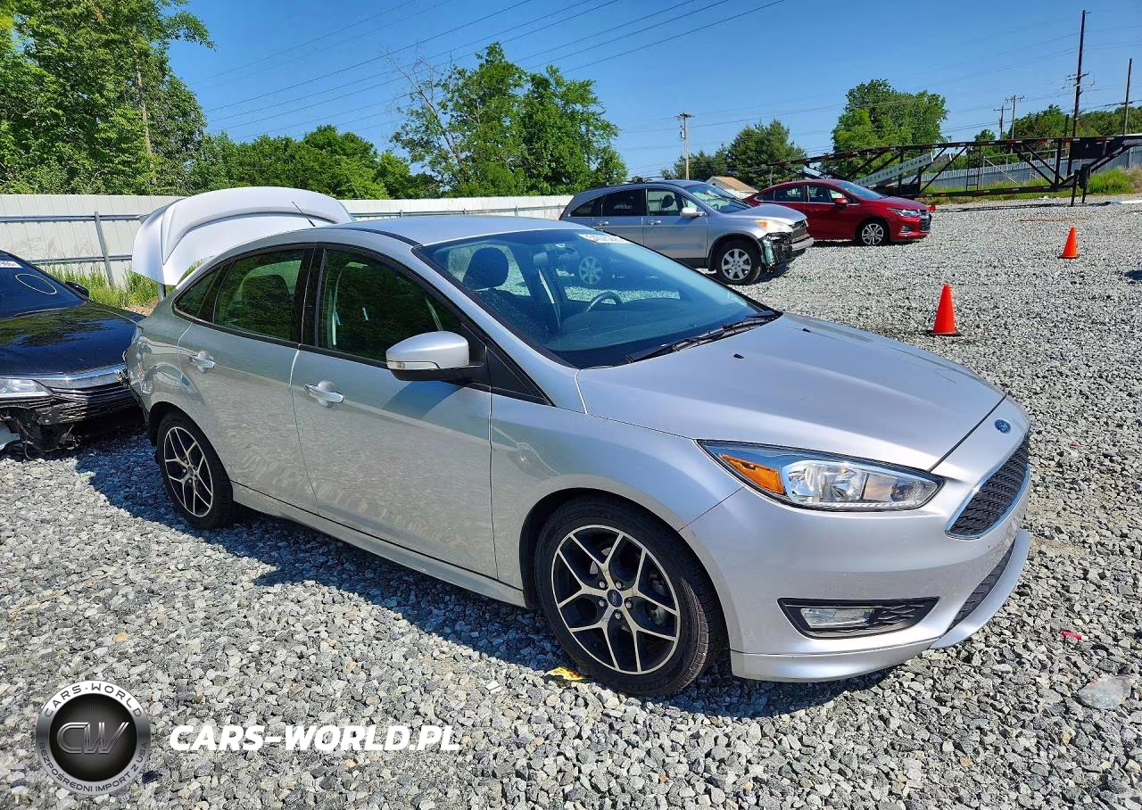 2015 Ford Focus Se VIN:1FADP3F26FL291690 - 4