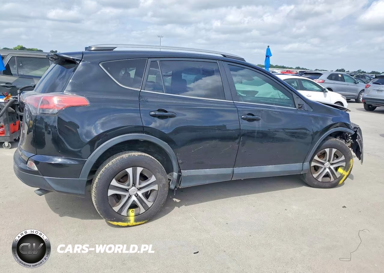 2018 Toyota Rav4 Le VIN:2T3ZFREV2JW495121 - 3