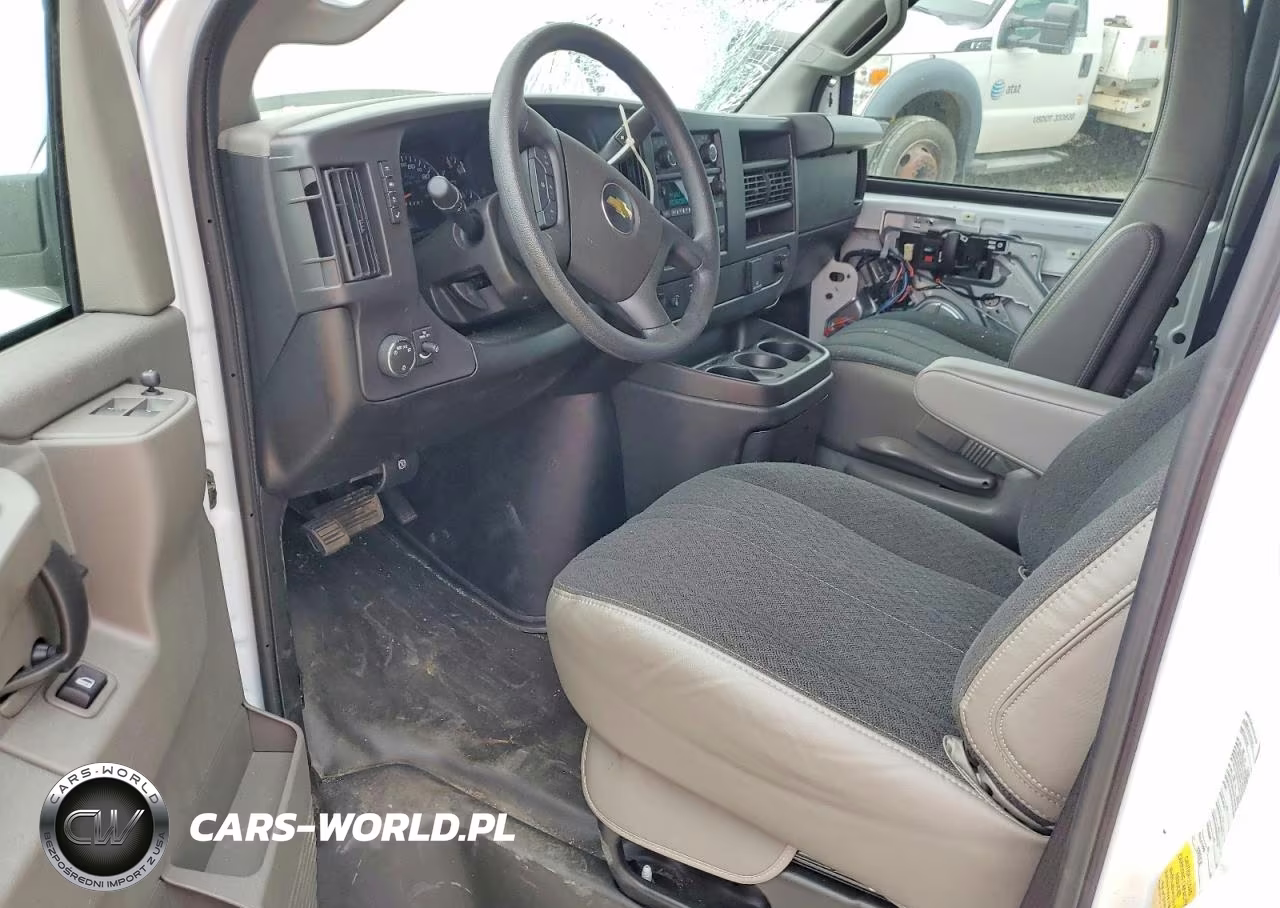 2025 Chevrolet Express G2500 VIN:1GCWGAFP9S1259955 - 8