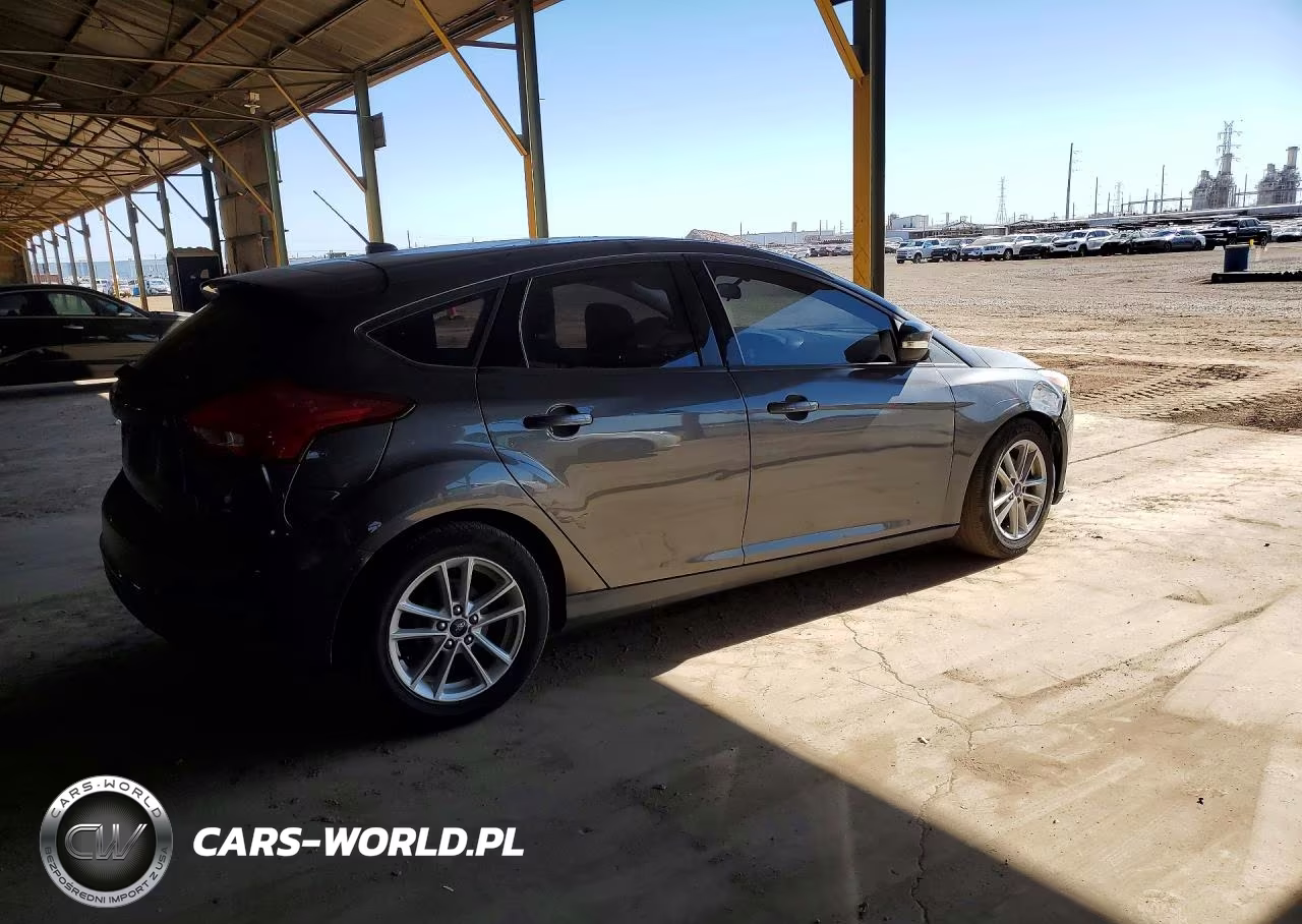 2017 Ford Focus Se VIN:1FADP3K25HL232560 - 3