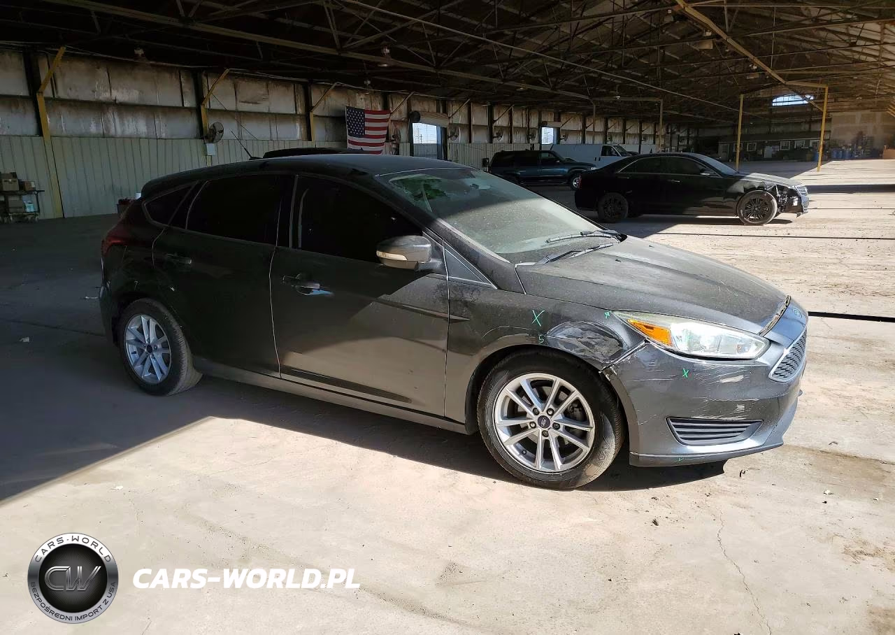 2017 Ford Focus Se VIN:1FADP3K25HL232560 - 4