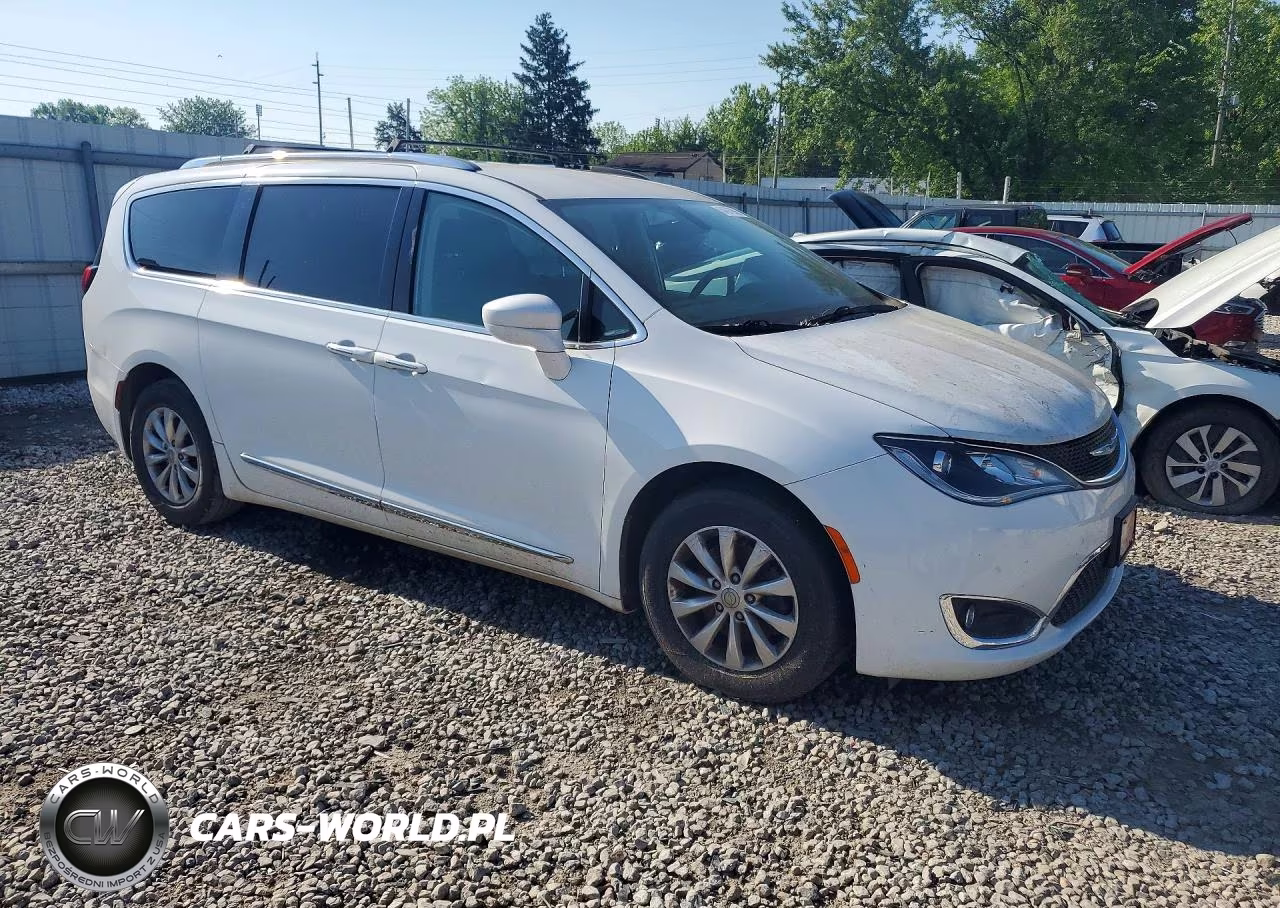 2018 Chrysler Pacifica VIN:2C4RC1BG6JR332899 - 4