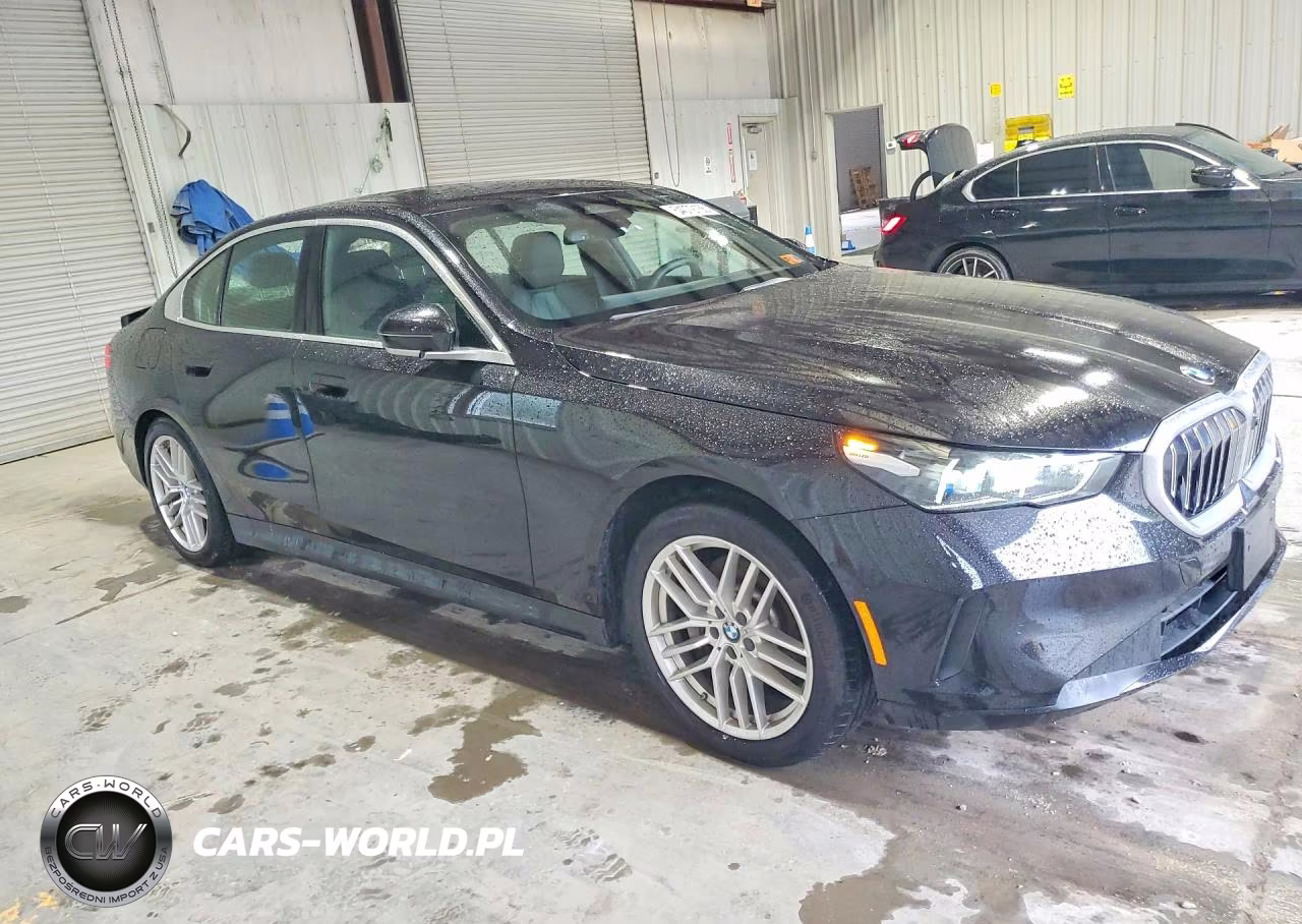 2025 BMW 530 Xi VIN:WBA53FJ01SCT20361 - 4