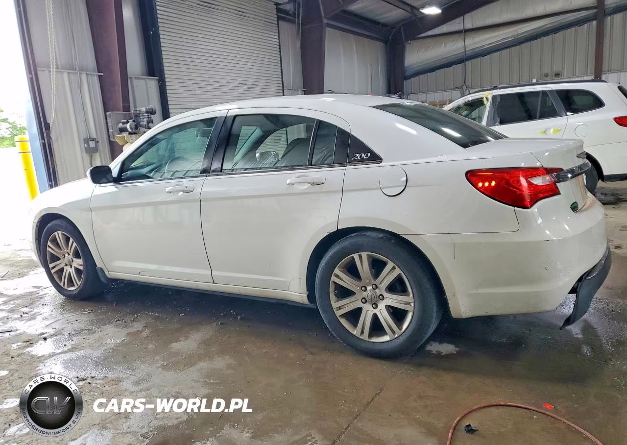 2011 Chrysler 200 Touring VIN:1C3BC1FBXBN623473 - 2
