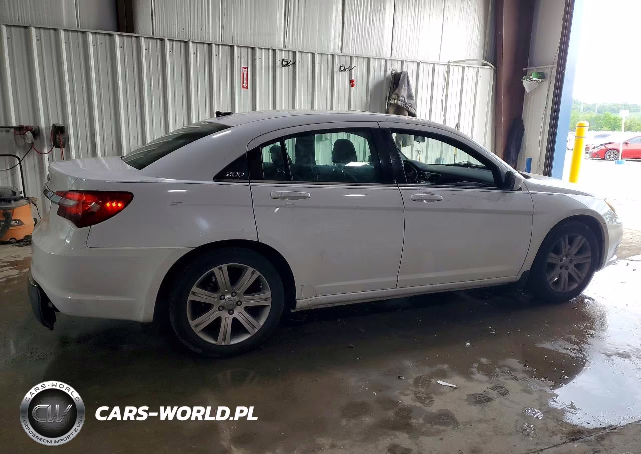 2011 Chrysler 200 Touring VIN:1C3BC1FBXBN623473 - 3