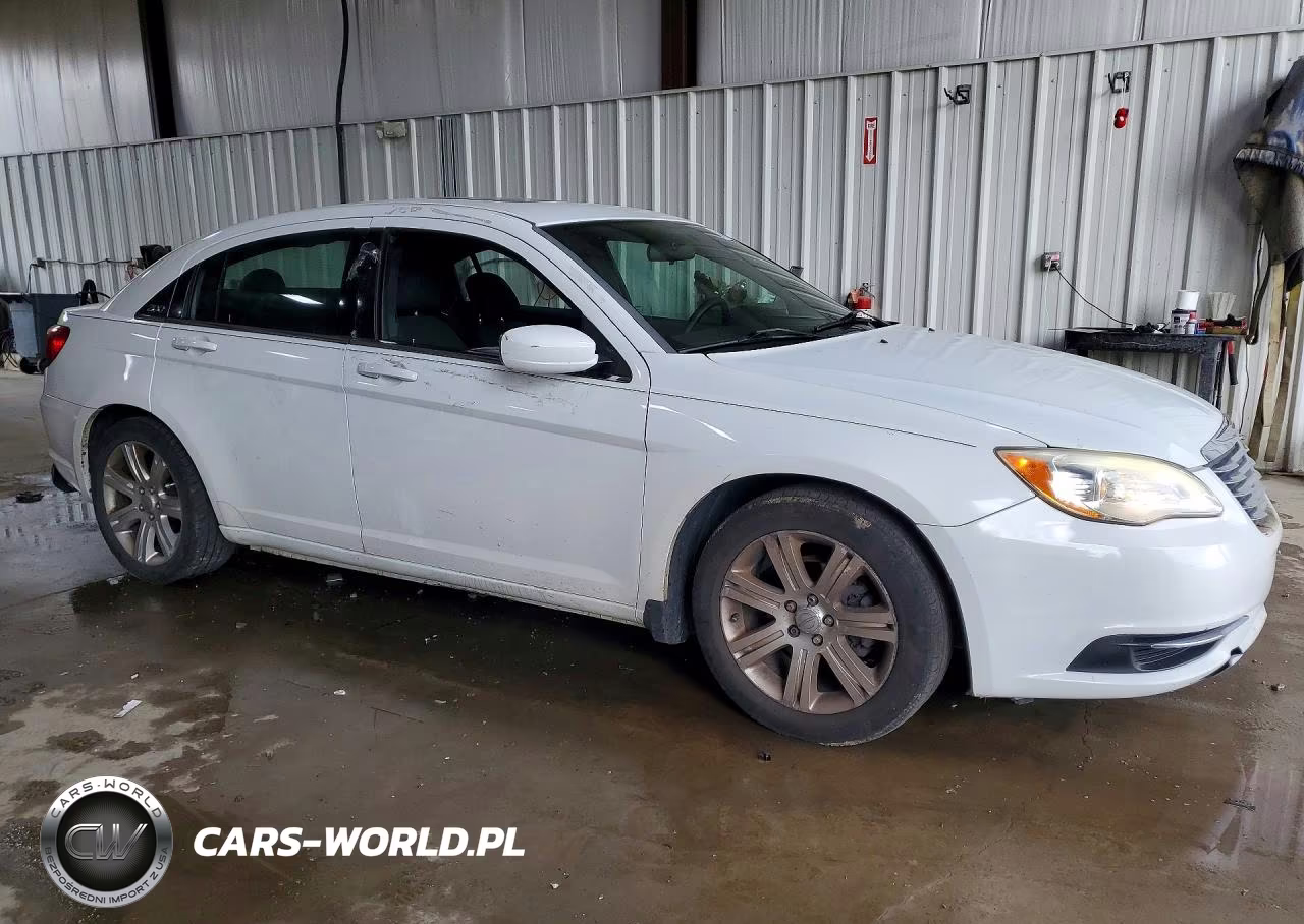2011 Chrysler 200 Touring VIN:1C3BC1FBXBN623473 - 4