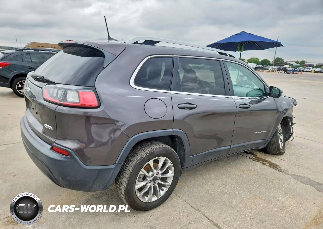2019 Jeep Cherokee Latitude Plus VIN:1C4PJLLB9KD196980 - 3