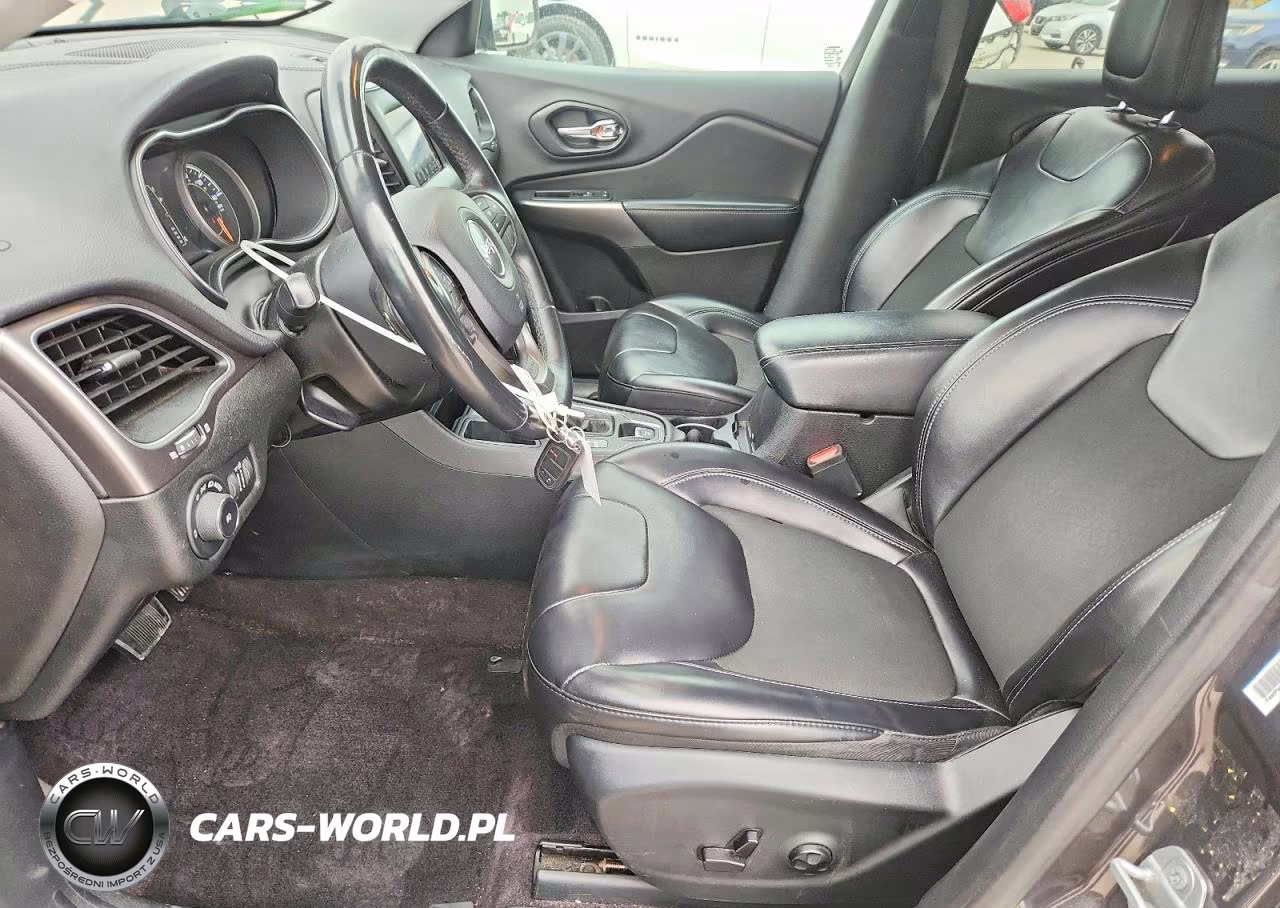 2019 Jeep Cherokee Latitude Plus VIN:1C4PJLLB9KD196980 - 7
