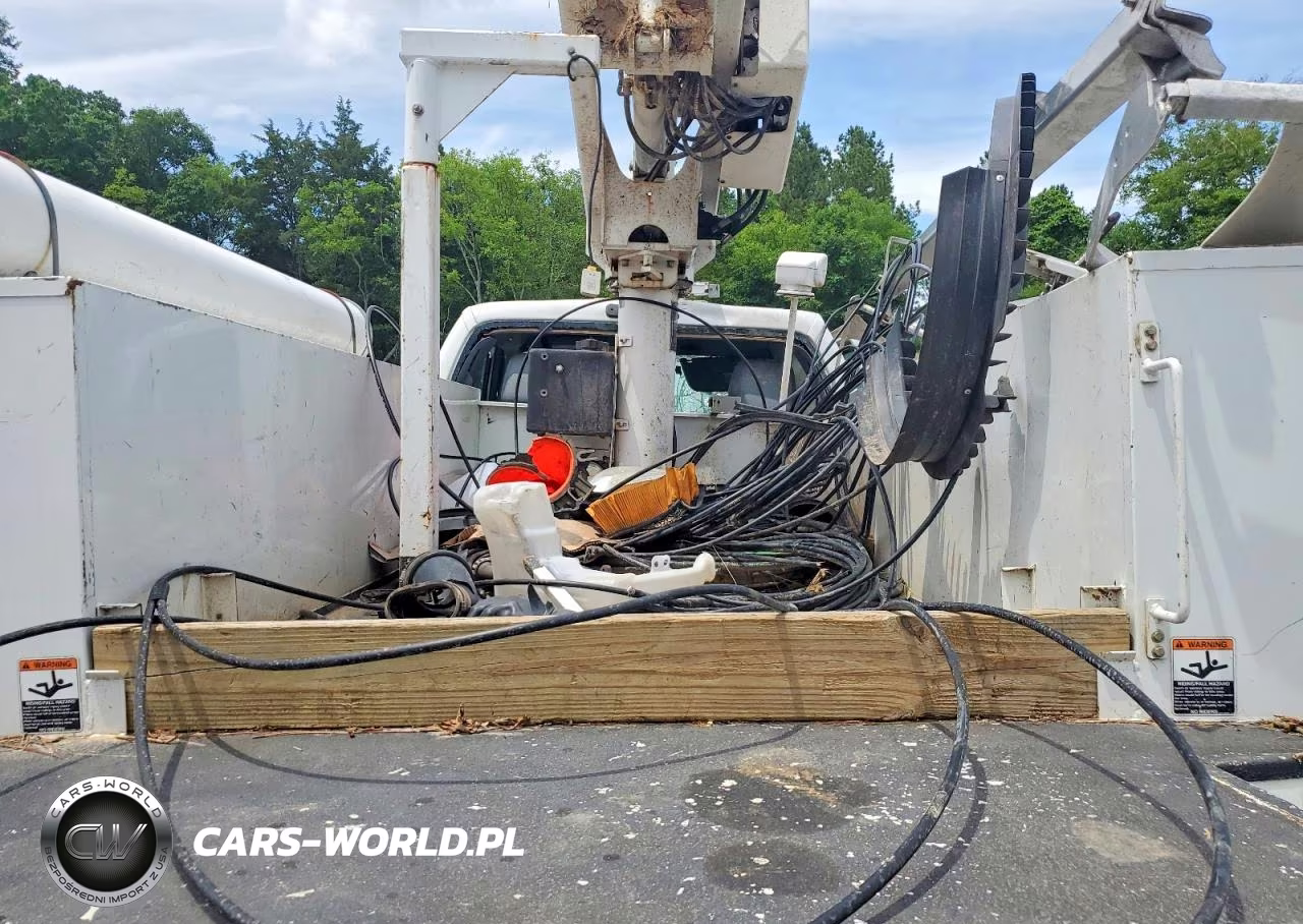 2016 Ford F450 Super Duty Bucket Truck VIN:1FDUF4GT9GEC76953 - 10