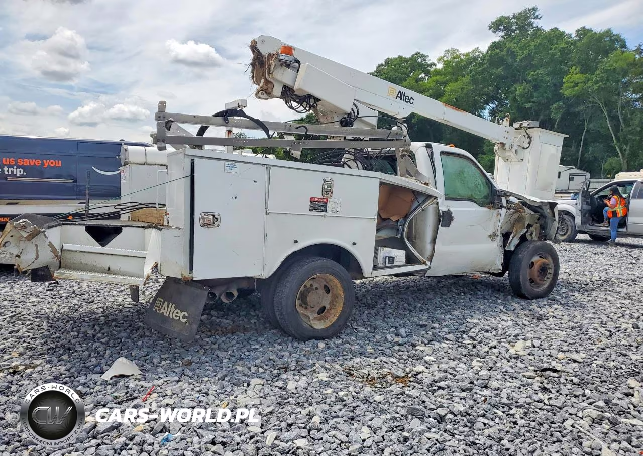2016 Ford F450 Super Duty Bucket Truck VIN:1FDUF4GT9GEC76953 - 3