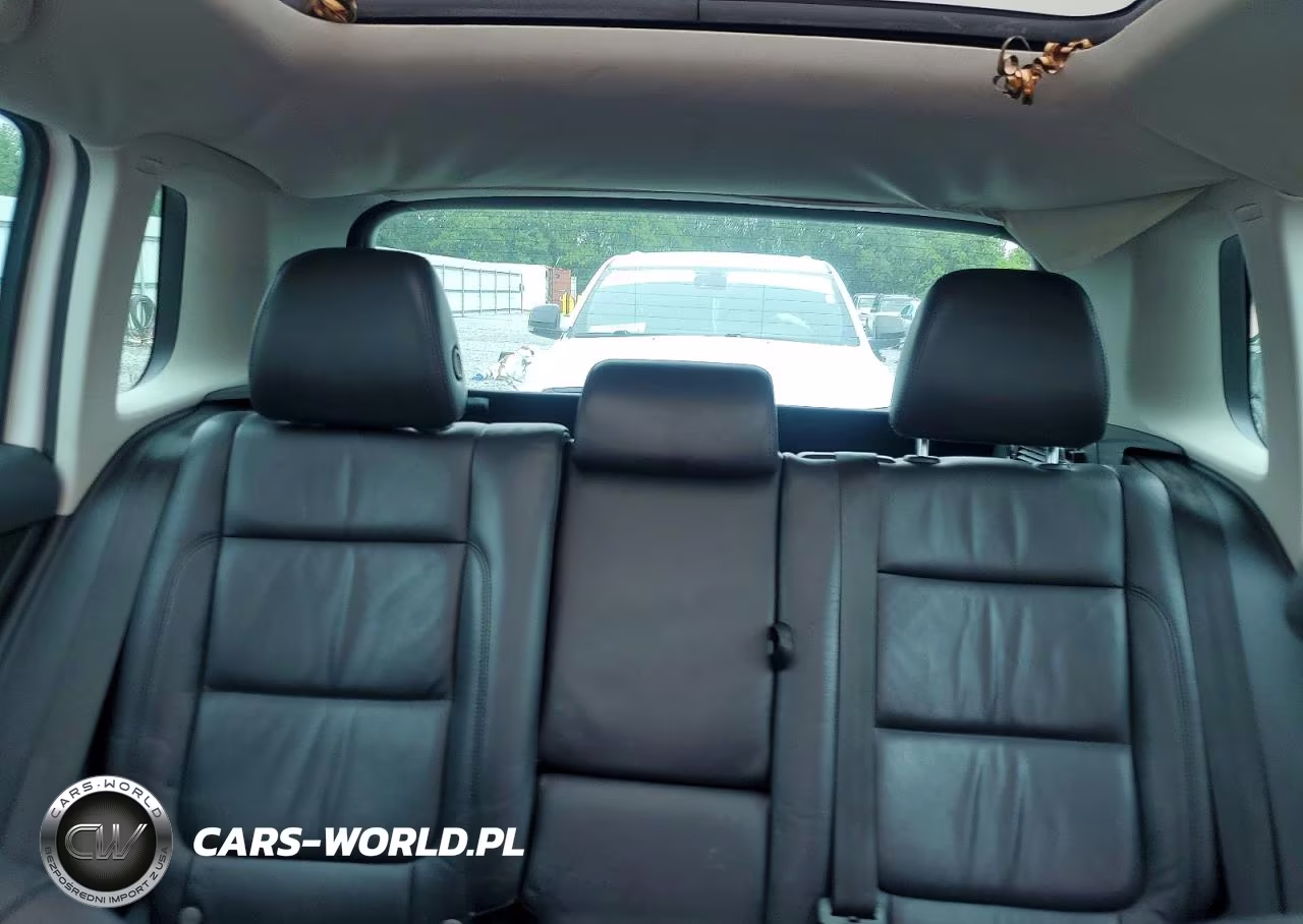 2017 Volkswagen Tiguan Sport VIN:WVGTV7AXXHK010680 - 10