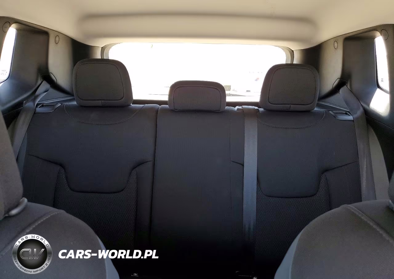 2018 Jeep Renegade Latitude VIN:ZACCJABB8JPH62700 - 10