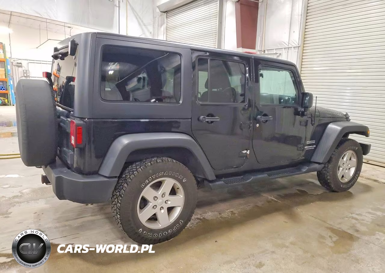 2013 Jeep Wrangler Unlimited Sport VIN:1C4BJWDG7DL637178 - 3