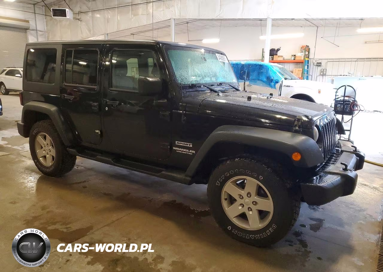 2013 Jeep Wrangler Unlimited Sport VIN:1C4BJWDG7DL637178 - 4