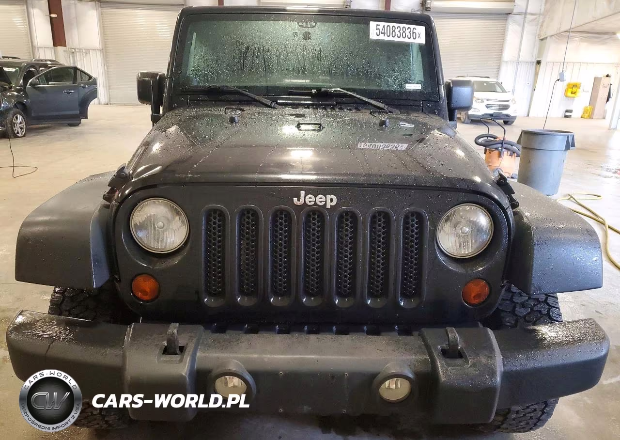 2013 Jeep Wrangler Unlimited Sport VIN:1C4BJWDG7DL637178 - 5