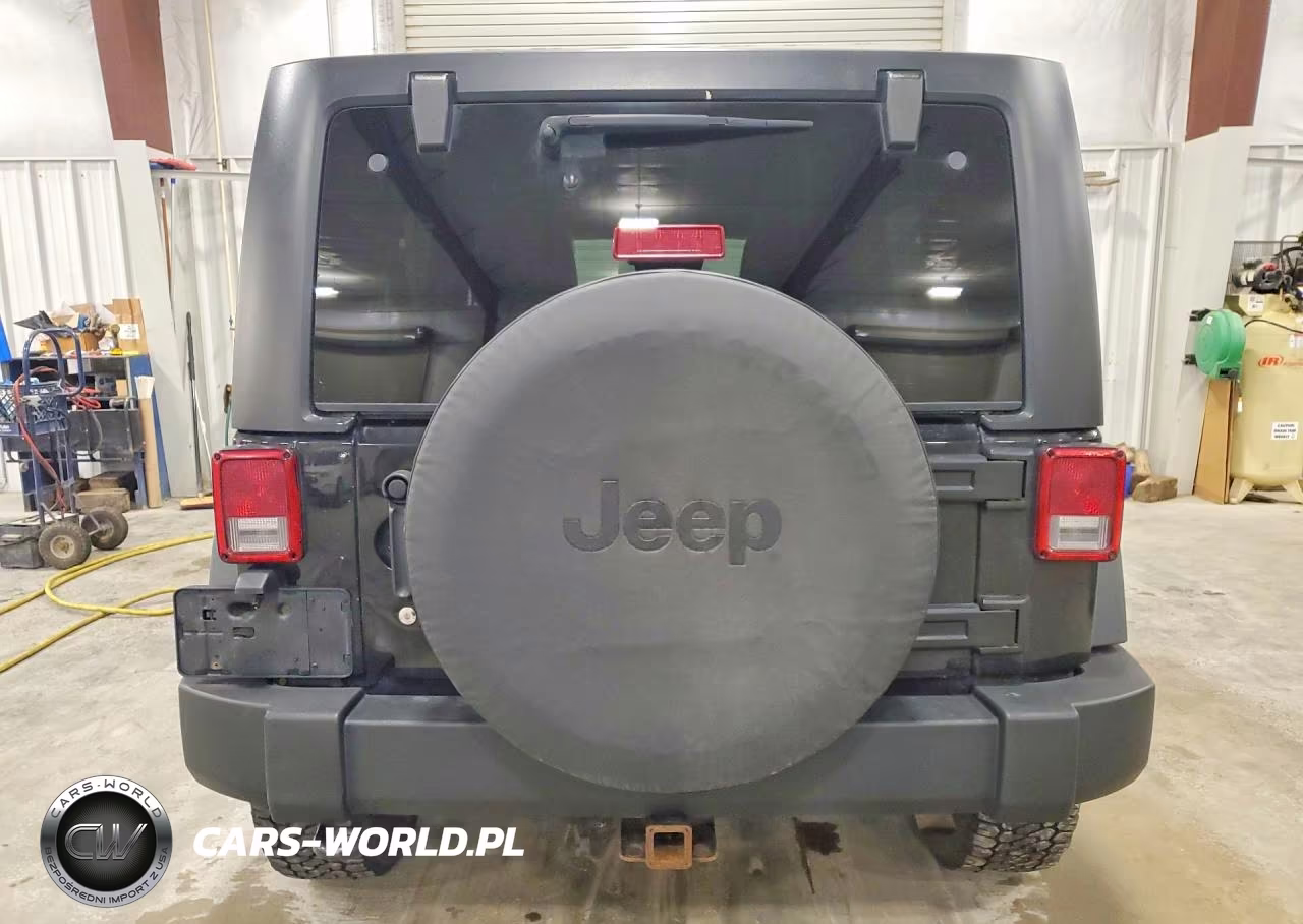 2013 Jeep Wrangler Unlimited Sport VIN:1C4BJWDG7DL637178 - 6