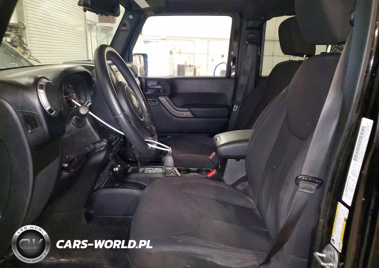 2013 Jeep Wrangler Unlimited Sport VIN:1C4BJWDG7DL637178 - 7