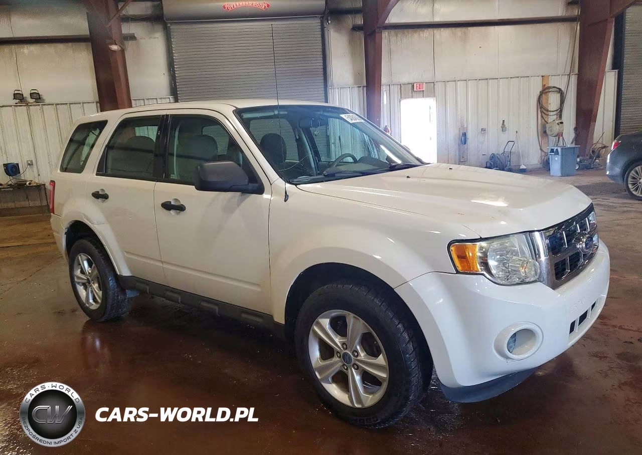 2010 Ford Escape Xls VIN:1FMCU0C73AKC65944 - 4