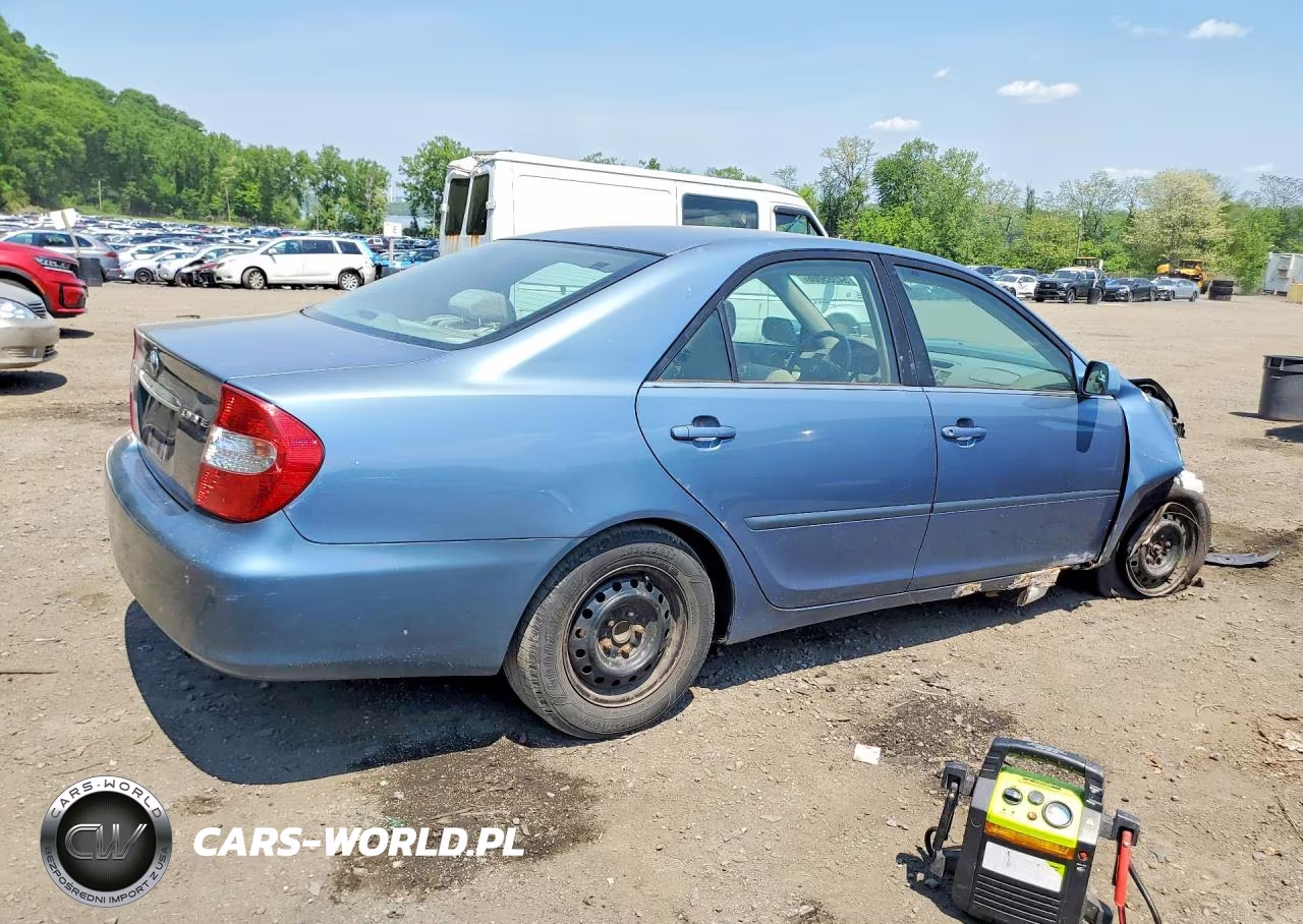 2002 Toyota Camry Le VIN:4T1BE32K02U564829 - 3