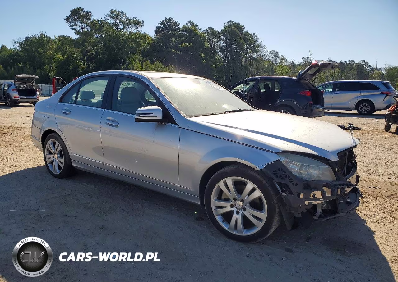 2010 Mercedes-Benz C 300 VIN:WDDGF5EBXAR130553 - 4