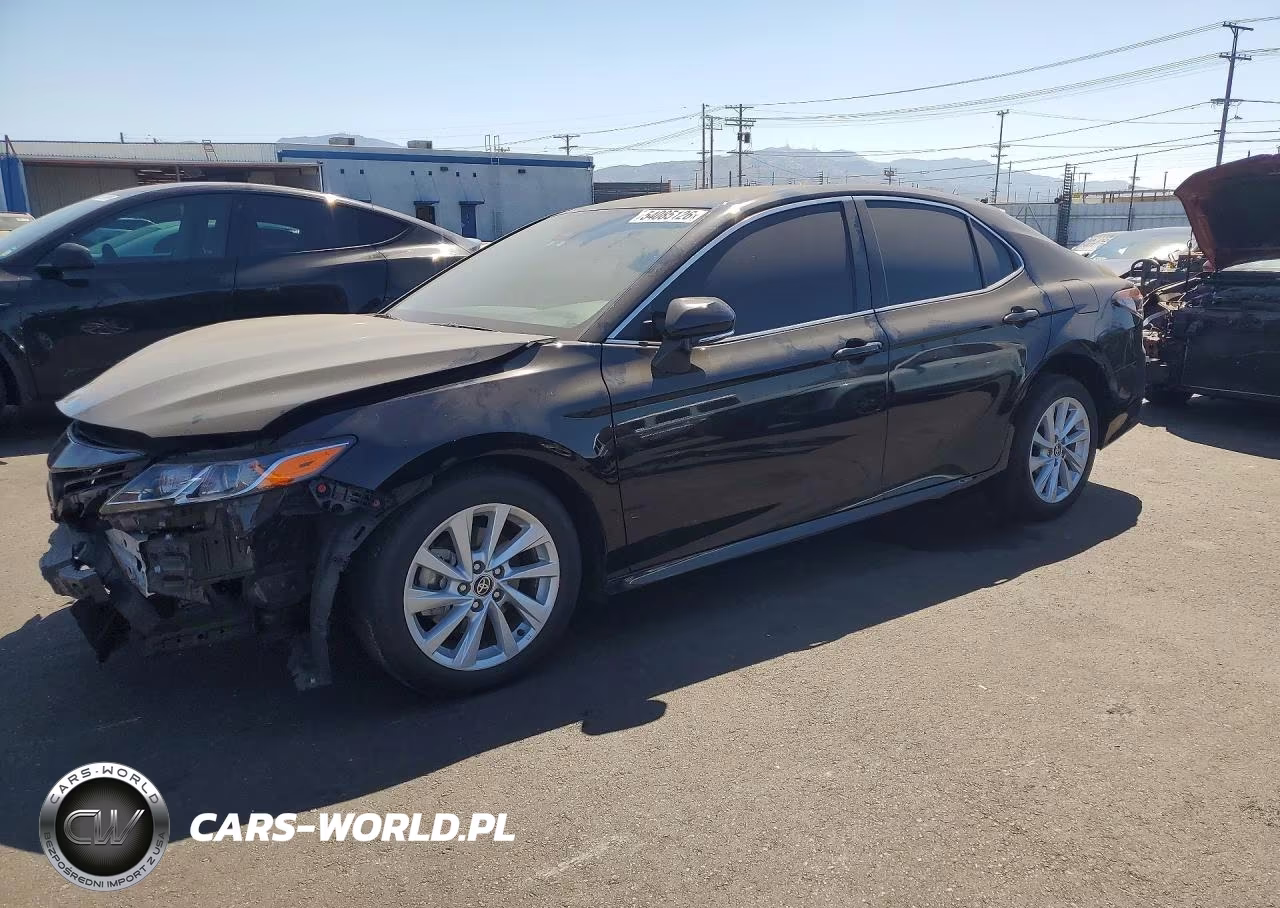 2024 Toyota Camry Le – zdjęcie 1 z 13