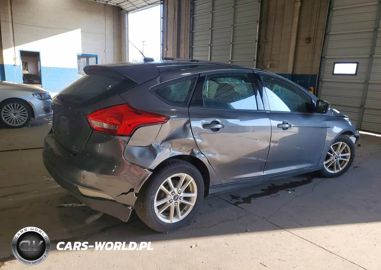 2015 Ford Focus Se VIN:1FADP3K28FL367917 - 3