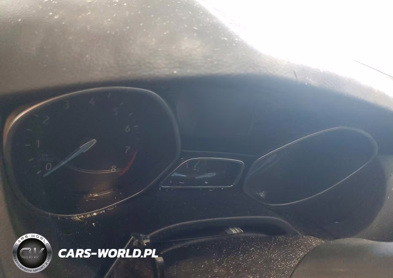 2015 Ford Focus Se VIN:1FADP3K28FL367917 - 9