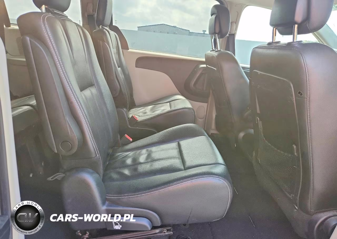 2014 Chrysler Town & Country Touring VIN:2C4RC1BGXER243021 - 11