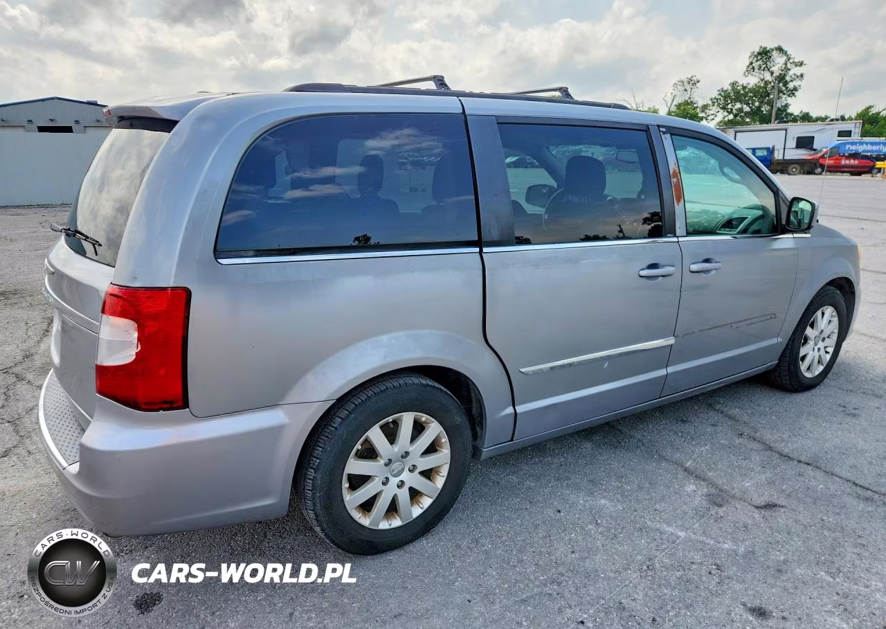 2014 Chrysler Town & Country Touring VIN:2C4RC1BGXER243021 - 3