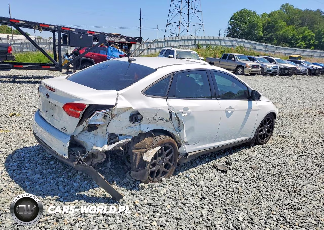 2016 Ford Focus Se VIN:1FADP3F2XGL262579 - 3