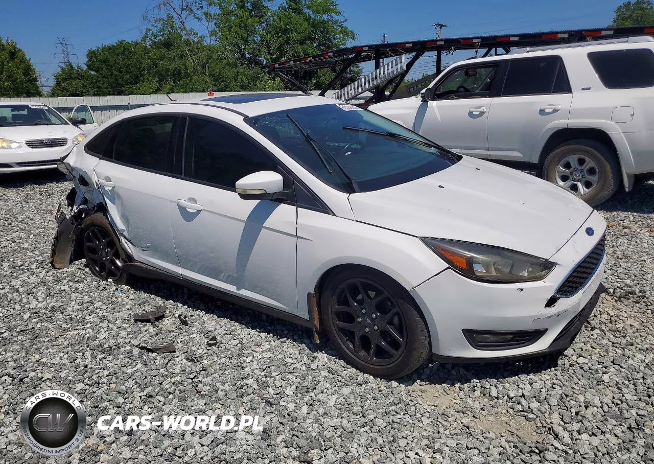 2016 Ford Focus Se VIN:1FADP3F2XGL262579 - 4